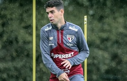 Sốc: Cựu ngôi sao của Chelsea, tiền vệ Oscar đột quỵ trên sân