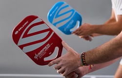 So sánh hai kiểu cấu tạo vợt pickleball: Phương pháp “sandwich” và ép nhiệt