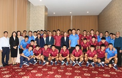 Đại sứ quán Việt Nam tại Lào thăm và động viên đội tuyển Việt Nam