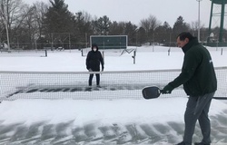 Pickleball trên băng có thật sự là một môn thể thao?