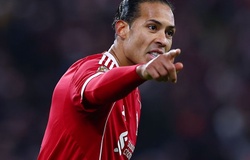 Van Dijk quát mắng đồng đội, Liverpool càng thêm... loạn