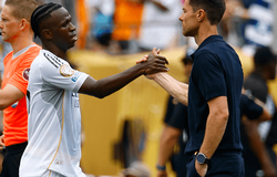 Vinicius Jr hành động sốc về việc gia hạn hợp đồng với Real