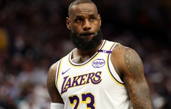 Mất DeAndre Ayton, Lakers cần LeBron James tái hiện vai trò trung phong như năm 2021?