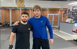 Arman Tsarukyan tập luyện cùng nhà vô địch Olympic 