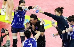 Huấn luyện viên Yeo Oh-hyun dẫn dắt IBK giành chiến thắng đầu tiên với tư cách tạm quyền