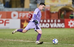 Nguyễn Filip tạo cảm giác bất an trong khung gỗ