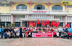 Ngập tràn hạnh phúc chào đón tân vương Đại học Huế trở về nhà