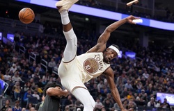 Warriors nín thở: Jimmy Butler dính chấn thương ngay khi Stephen Curry vắng mặt