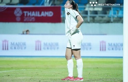 Thủ môn nhập tịch Indonesia ôm đầu, cắn áo khi thua thảm 0-8 trước Thái Lan