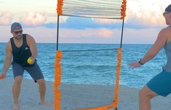 Riftbal - Phiên bản "pickleball trên bãi biển" gây sốt ở các khu du lịch