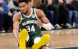 Vừa rộ tin đồn chuyển nhượng, Giannis Antetokounmpo lại dính chấn thương bắp chân phải