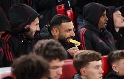 Salah gây sốc với cáo buộc Liverpool "ném anh dưới gầm xe buýt"