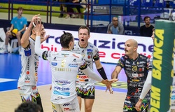 Block Devils hướng về Milano — bước ngoặt cuối lượt đi