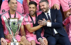 Cuộc giải nghệ đầy ngọt ngào của hai huyền thoại cùng Messi