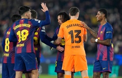 Barcelona thắng sít sao nhờ cú đúp đánh đầu của một trung vệ