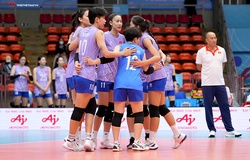 Bóng chuyền nữ Việt Nam thắng chóng vánh Malaysia, giành vé vào bán kết SEA Games 33