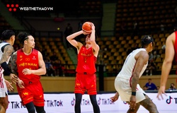 Tuyển bóng rổ Việt Nam chơi quả cảm trước Philippines, HLV Matt Van Pelt tự hào về các học trò