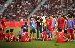 HLV Kim Sang Sik toàn thắng khi vào chung kết trên những “chảo lửa” khét tiếng