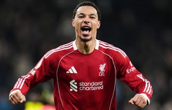 Liverpool khó nhọc đánh bại đối thủ chỉ còn 9 người