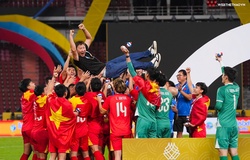 HLV Kim Sang Sik: Gia đình tôi nghĩ tivi hỏng khi Việt Nam thua Thái Lan 0-2