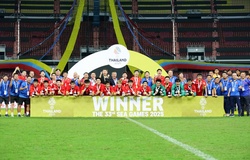 Món quà đặc biệt HLV Park Hang Seo tặng “hậu bối” Kim Sang Sik