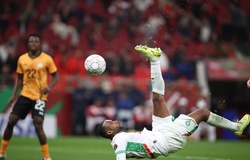 Tiền đạo của Ma rốc tạo nên điều không tưởng với cú đá cắt kéo nhào lộn tuyệt vời