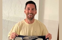 Bức ảnh Messi mặc áo đấu của một câu lạc bộ hạng dưới gây xôn xao dư luận