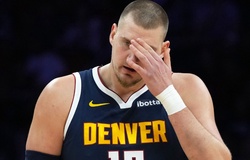 Nikola Jokic chấn thương đầu gối sau pha va chạm với đồng đội, Nuggets nín thở chờ kết quả MRI