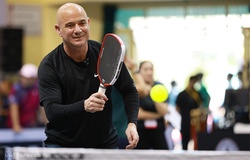 Andre Agassi kêu gọi các tay vợt chuyên nghiệp “nâng tầm” thời trang thi đấu pickleball