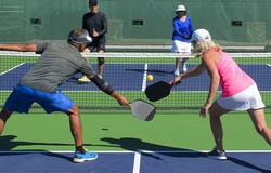 Lựa chọn vị trí khi đánh đôi pickleball