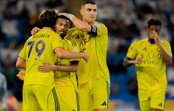 Cristiano Ronaldo ghi bàn bằng... lưng và khép lại năm 2025 bằng con số ấn tượng