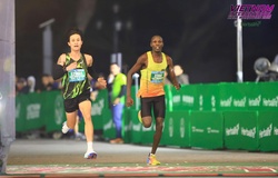 Nguyễn Trung Cường và Edwin Kiptoo đua cực "gắt" phía sau Hoàng Nguyên Thanh ở đường chạy VIHM 2026