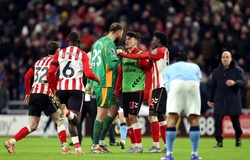 Donnarumma suýt xô xát sau trận hoà của Man City