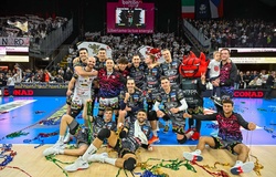 Perugia giành chiến thắng quan trọng, duy trì cuộc đua căng thẳng ở SuperLega