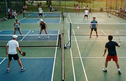 Chi phí chơi cầu lông leo thang, nhiều người chơi cân nhắc chuyển sang pickleball