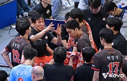 Set thua 11-25 gây sốc, OK Savings Bank tự đánh mất thế trận trước KEPCO