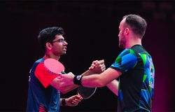 Manav Thakkar gây bất ngờ trước Simon Gauzy tại WTT Champions Doha 2026,