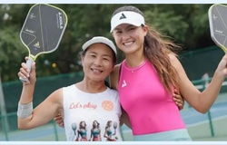 Pickle Peacock: Mẹ Anna Bright và câu chuyện thời trang pickleball đầy sắc màu