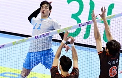 Korean Air chìm sâu khủng hoảng, HLV Renan vẫn đặt niềm tin vào toàn đội