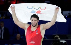 HCV Olympic Sadulaev ký hợp đồng độc quyền với Real American Freestyle