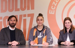 Eczacıbaşı gia hạn hợp đồng với chuyền hai Elif Şahin, khẳng định niềm tin vào trụ cột tương lai