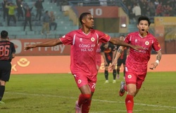 Đình Bắc hụt bàn thắng, CAHN chặn mạch 35 trận bất bại của Ninh Bình để chiếm ngôi đầu