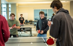 Giải bóng bàn gắn kết cộng đồng Đại học Davenport