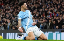 Man City rút ngắn khoảng cách với Arsenal từ 9 xuống còn 2 điểm