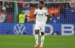 Real Madrid thua sốc ở phút cuối và đứng trước nguy cơ mất ngôi đầu