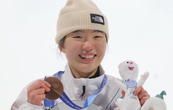 Từ bàn bóng bàn đến bục vinh quang Olympic: Hành trình kiên cường của "đóa hồng" trượt ván Yu Seung-eun