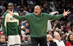 Khủng hoảng Milwaukee Bucks: "Tịt ngòi" hơn 10 phút, tự dâng chiến thắng cho Chicago Bulls