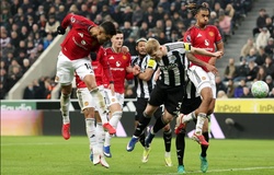 Man Utd thua đau ở phút 90 dù chơi hơn người suốt 45 phút