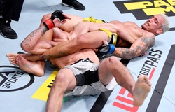 Huyền thoại UFC dự đoán Charles Oliveira sẽ phải trả giá đắt trước Max Holloway tại UFC 326