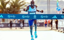 Jacob Kiplimo lần thứ hai phá kỷ lục chạy bán marathon thế giới